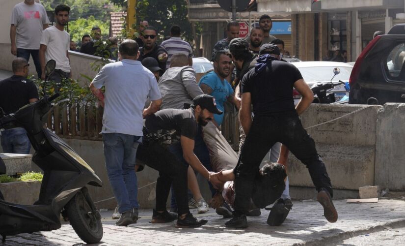 Ao menos seis pessoas foram mortas e mais de 30 ficaram feridas em um tiroteio em Beirute.