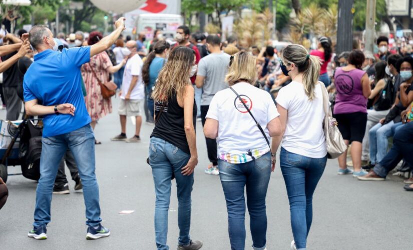 Manifestação de servidores municipais em frente a Câmara de SP