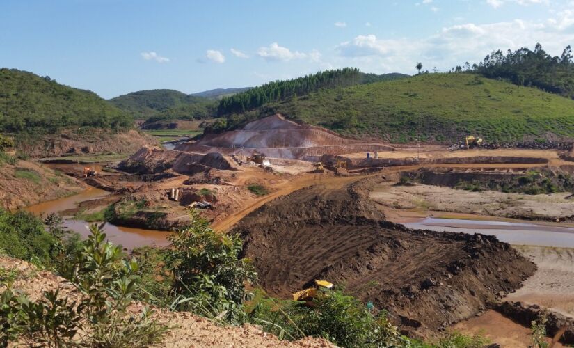Rompimento da barragem da Samarco aconteceu em 5 de novembro de 2015; 19 pessoas morreram