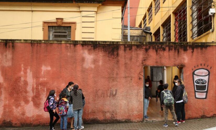 Escolas de São Paulo retomam aulas presenciais nesta segunda-feira