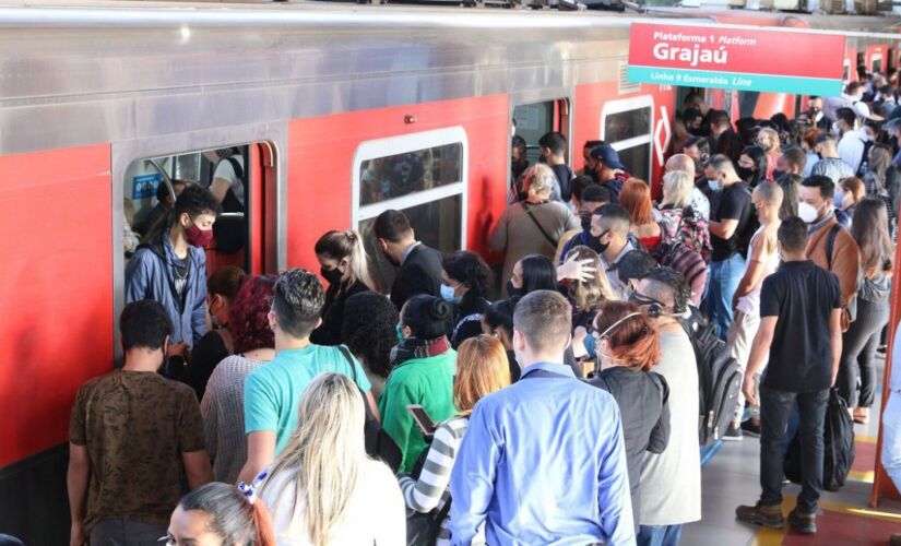 Trem da linha 9-Esmeralda ViaMobilidade