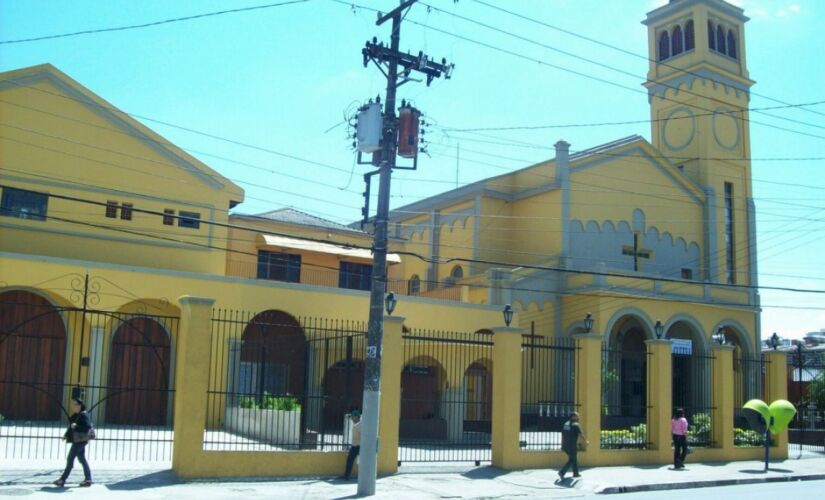 Fundada em 1933, como capela, a Paróquia Santo Antônio do Limão ajudou no desenvolvimento do bairro no final dos anos 1930