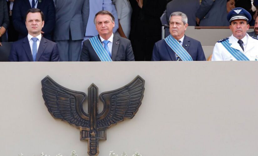 Bolsonaro participa da comemoração ao Dia do Aviador e da FAB 