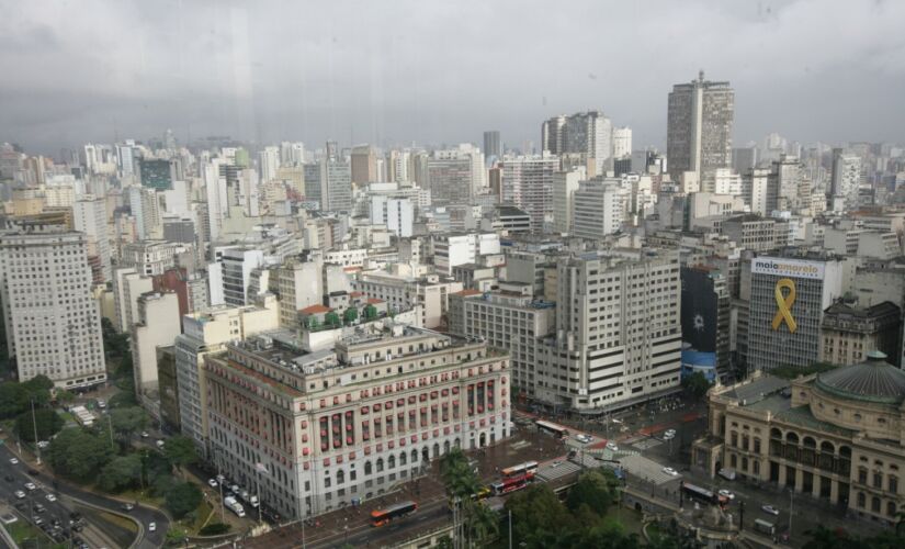  A infiltração da brisa marítima no fim da tarde aumenta a quantidade de nuvens, mas sem previsão de chuva para São Paulo 