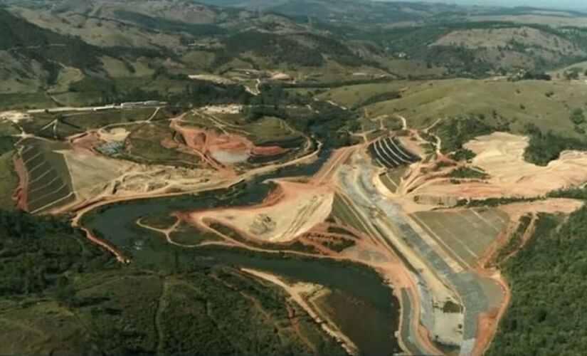 Barragem construída em Pedreira; previsão de término é para dezembro de 2021