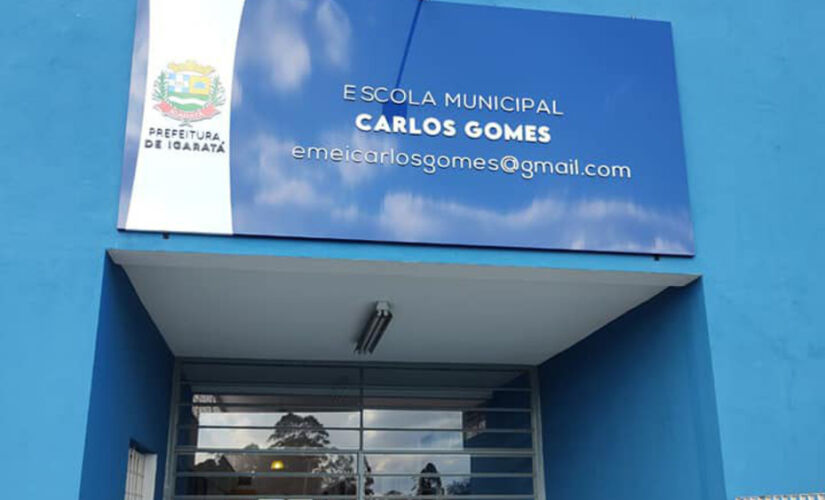 Escolas municipais de Igaratá  recebem placas de identificação 