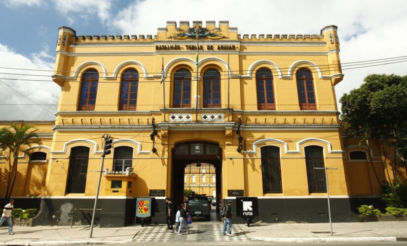 Fachada do Quartel da Luz. Batalhão Tobias de Aguiar (ROTA)