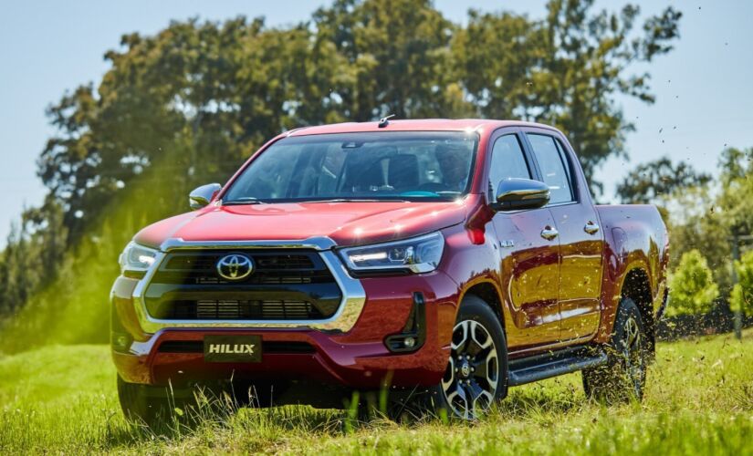 A linha 2022 da Hilux parte de R$ 208.090 na versão de entrada 