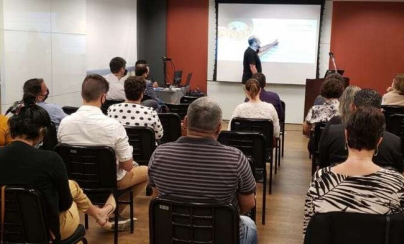 Cientista político Nilton Tristão abriu o evento e falou, dentre muitos assuntos, sobre o legado deixado pela pandemia na vida dos munícipes 