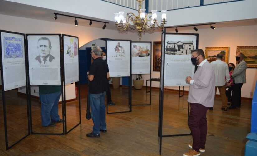 Exposição "Memórias de Porto Feliz", no Salão Nobre da Cultura de Porto Feliz, segue até dezembro