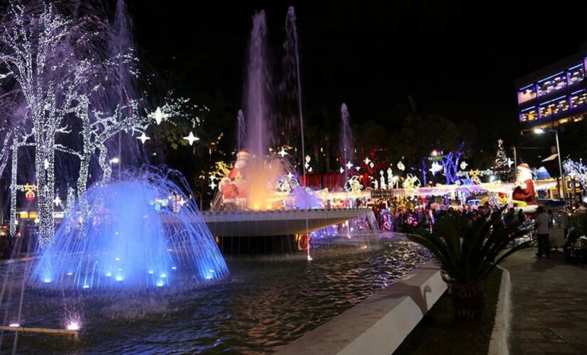 O Natal Mágico na Praça Nicola Vivilechio, tradicional decoração que encanta a região, vai receber um trenó do Papai Noel