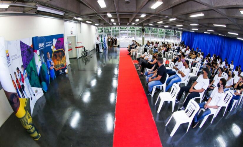 Os jovens foram certificados em seis cursos nas áreas de gestão, liderança e comunicação em São José dos Campos  