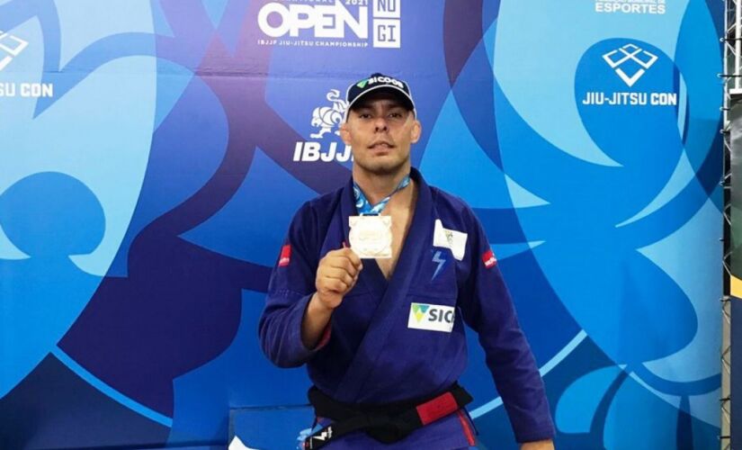 Vitor Toledo de S&atilde;o Jos&eacute; dos Campos subiu no lugar mais alto do p&oacute;dio ao conquistar o outo em torneio disputado em Cambori&uacute;  