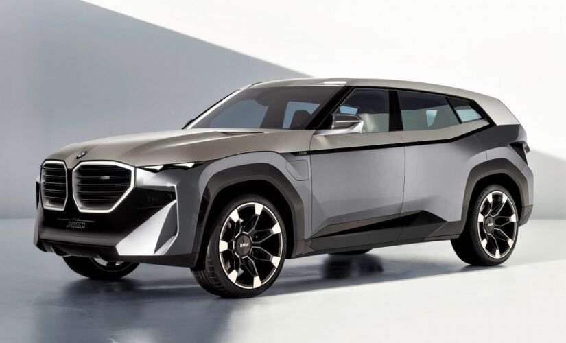 A imagem do BMW Concept XM combina luxo, performance e design