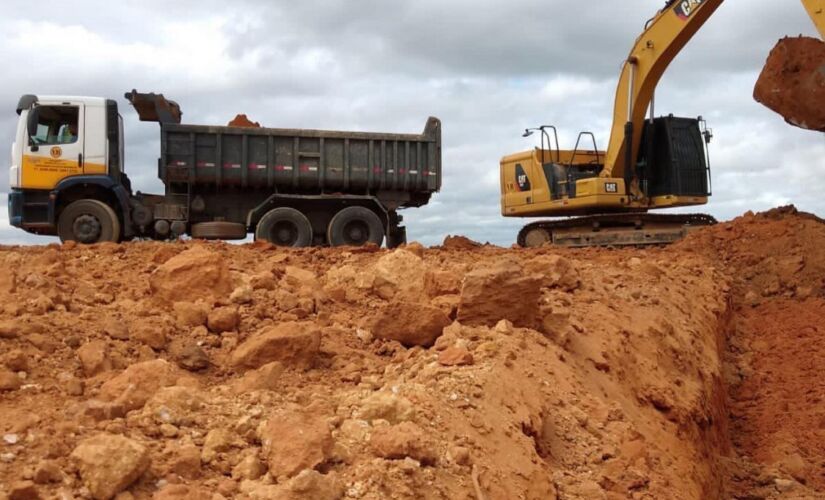 A Secretaria de Serviços Públicos segue com as obras da primeira escola de tempo integral; unidade é construída no Altos do Jequitibá