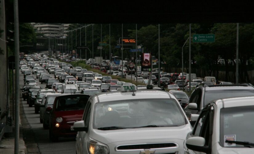 Circula&ccedil;&atilde;o de ve&iacute;culos