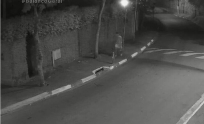 Câmeras registraram momento da fuga em Itapecerica da Serra, na Grande SP 