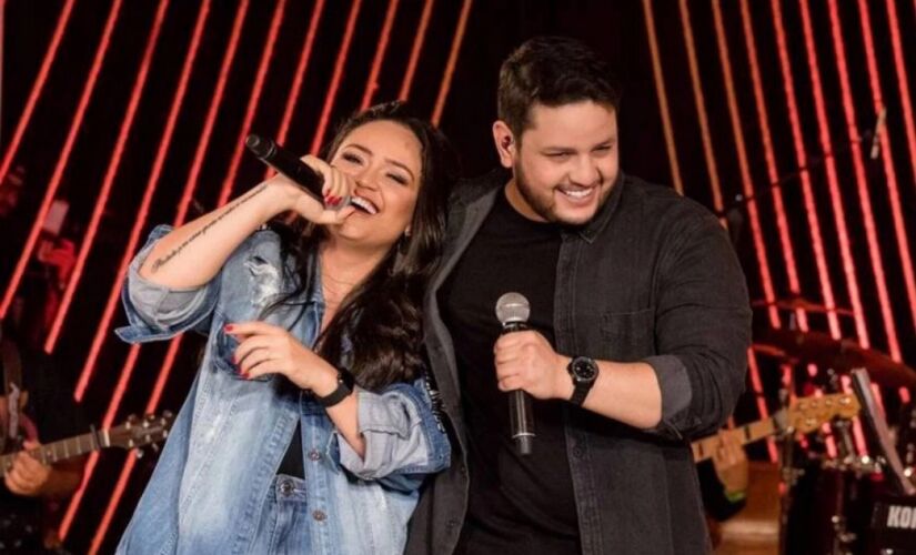 Dupla sertaneja Maur&iacute;lio e Luiza 