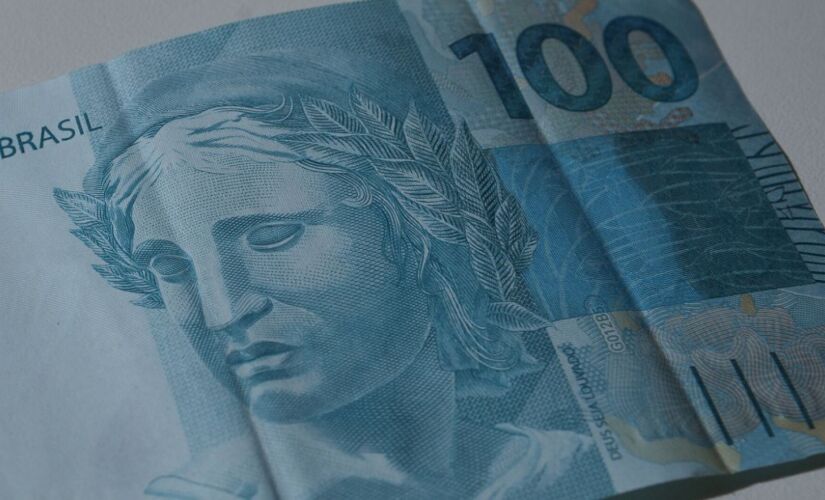  Deputado Hugo Leal (PSD-RJ) fixou o salário mínimo em R$ 1.210 para o próximo ano