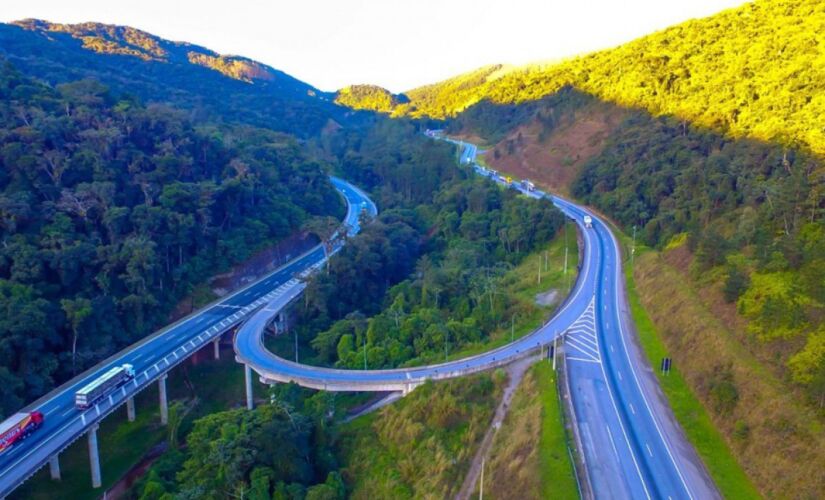 Rodovia Régis Bittencourt liga a cidade de SP ao sul do País 