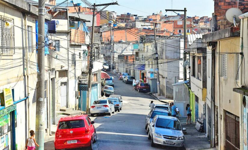 Maior favela do estado de São Paulo, Heliópolis tem cerca de 
220 mil habitantes vivendo em 1 milhão de metros quadrados