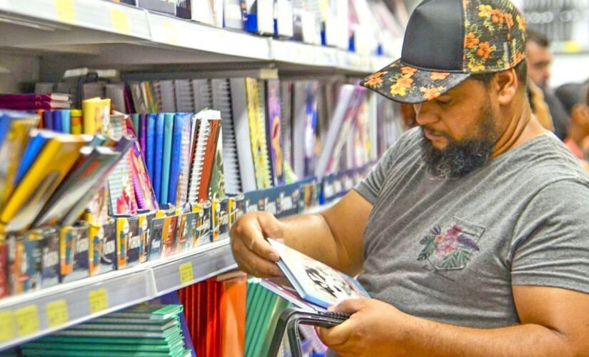 Procon de SP d&aacute; dicas de como economizar com os itens escolares