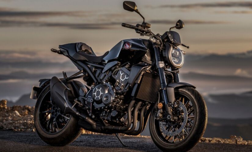 Em 2022, a CB 1000R passará a ser oferecida em duas versões: a normal e a Black Edition (foto)