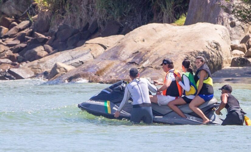 Presidente Jair Bolsonaro (PL) durante passeio de jet ski no município de São Francisco do Sul, no litoral de Santa Catarina 