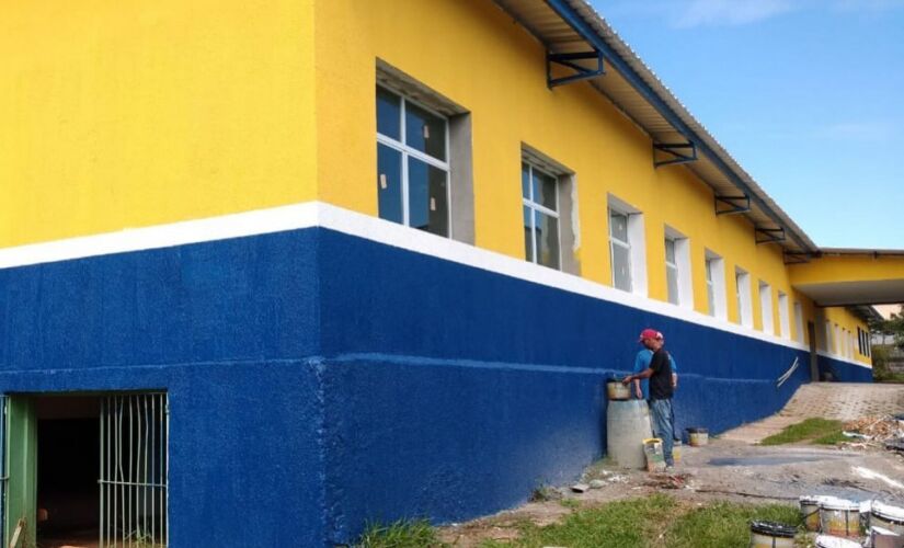 Nesta semana está sendo finalizada a pintura, colocação de piso, troca de janelas e acabamento do local