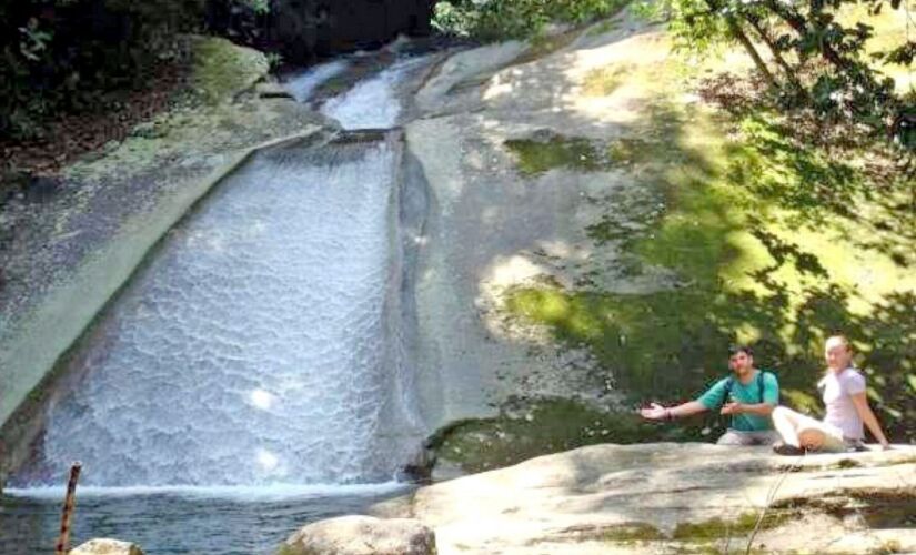 Cachoeira com piscina natural é o ponto alto do passeio na área continental de Santos