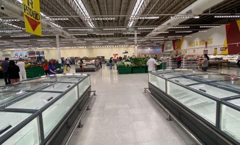 O fechamento do Extra Hiper de Taboão da Serra gerou promoções de até 50% de desconto