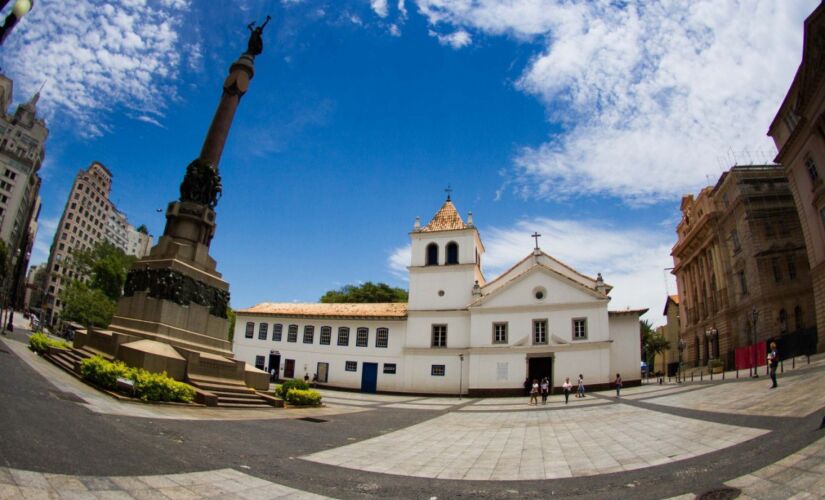 A história do Pátio do Colégio, no centro da capital paulista, começa no mesmo ano da origem da cidade de São Paulo