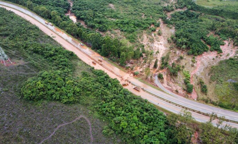 Barragem Transborda e Causa Interdição de BR em Minas Gerais 