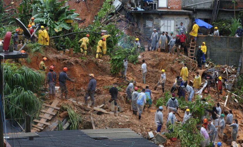 Voluntários que estavam realizando o trabalho braçal foram retirados no fim da tarde desta quarta