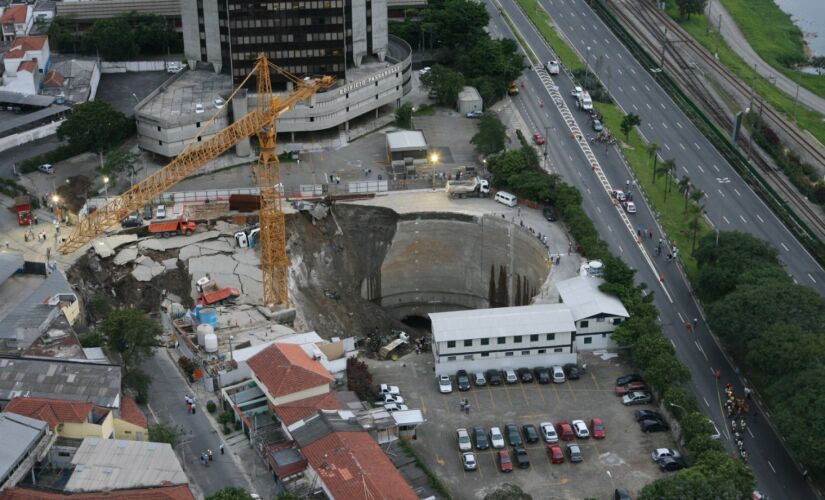 Desastre nas obras da linha 4-amarela do metrô em Pinheiros