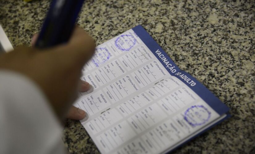 Câmara de SP vai cortar ponto de servidores sem comprovante de vacina 