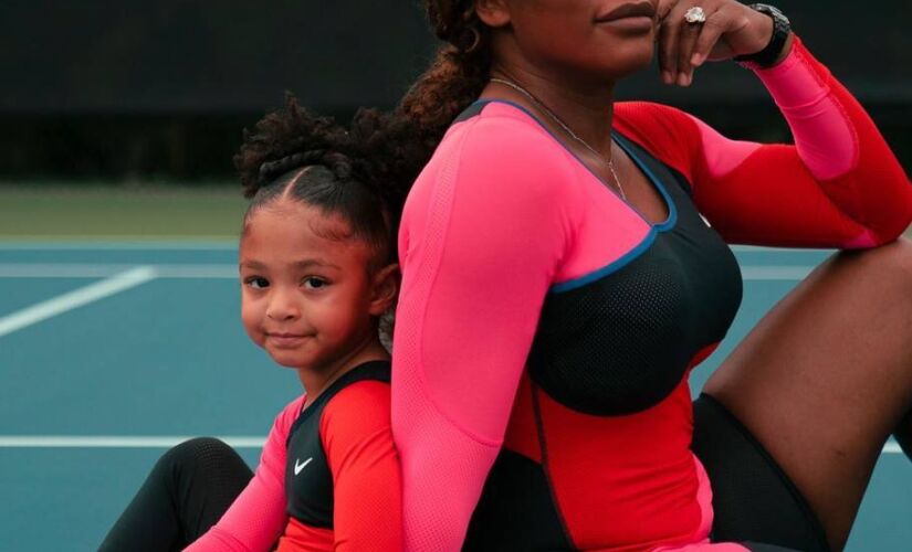 Serena e a filha; atualmente, tenista é classificada pela Associação Feminina de Tênis como a número 9 do mundo em simples