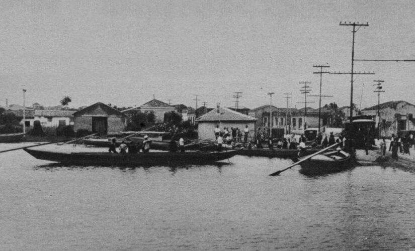 Foto de 1928 mostra serviço de transporte aquático improvisado, depois de enchente na Vila Maria