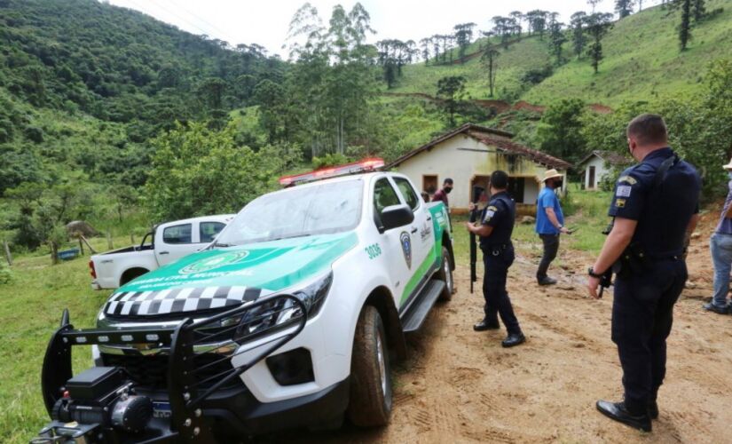 Fiscais autuaram em flagrante e embargaram duas obras na Área de Proteção Ambiental (APA)  