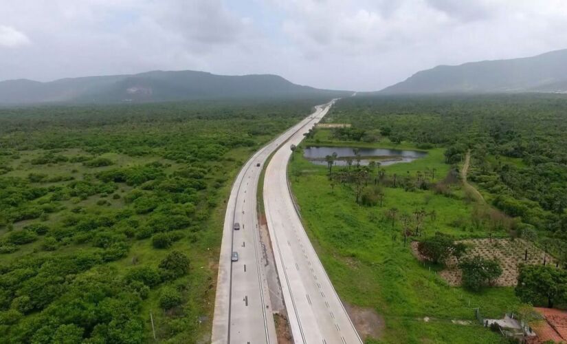 Ministro da Infraestrutura inaugura trecho duplicado da BR-222/CE 