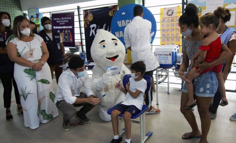 Vacinação em escola de educação infantil (arquivo)