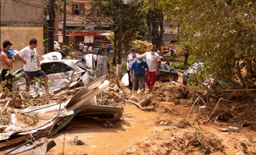 Moradores se unem para tentar reconstruir o que perderam