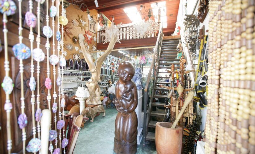 E s&atilde;o justamente as feiras de arte e artesanato que s&atilde;o realizadas no Centro Hist&oacute;rico na cidade que atraem in&uacute;meros turistas para o munic&iacute;pio