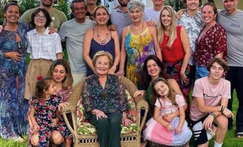 Glória Menezes e a família