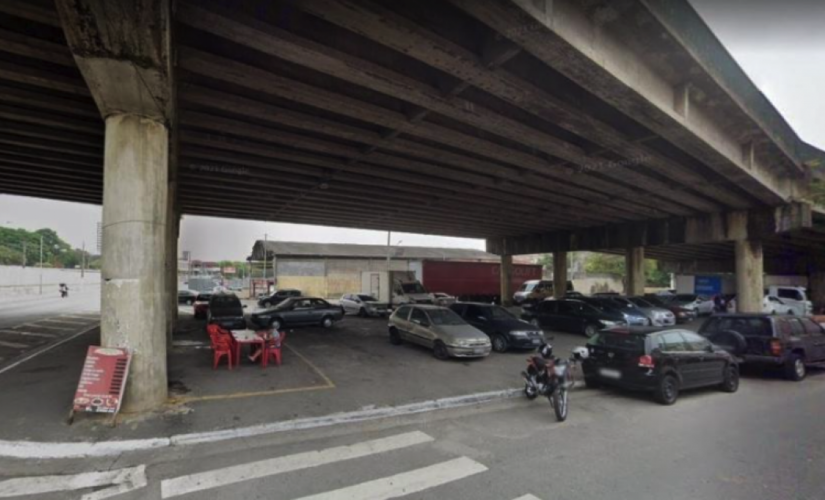 Viaduto onde foi encontrado o corpo