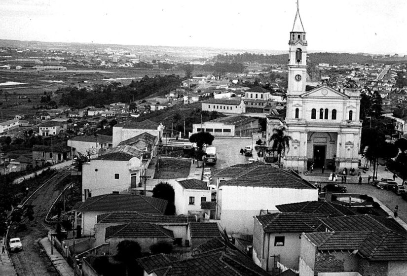 Vista do Largo da Igreja Matriz da Nossa Senhora do Ó, no bairro da Freguesia do Ó, em 1957. Foto: Arquivo Última Hora/Folhapress