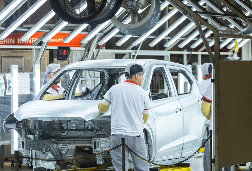 Linha de montagem da fábrica da Nissan em Resende