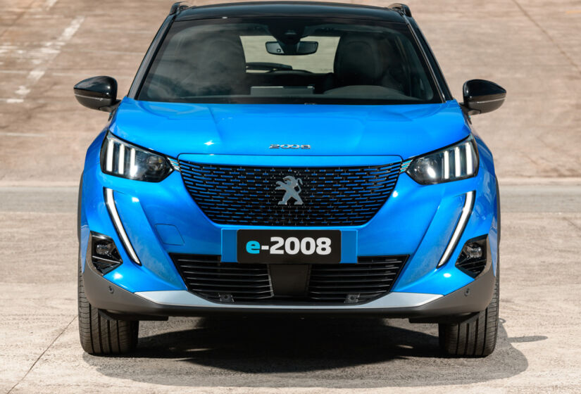 O novo elétrico da Peugeot conta com motor de 136 cavalos de potência, 26,5 kgfm de torque e autonomia de 345 quilômetros pelo ciclo WLTP  - Fotos: Divulgação