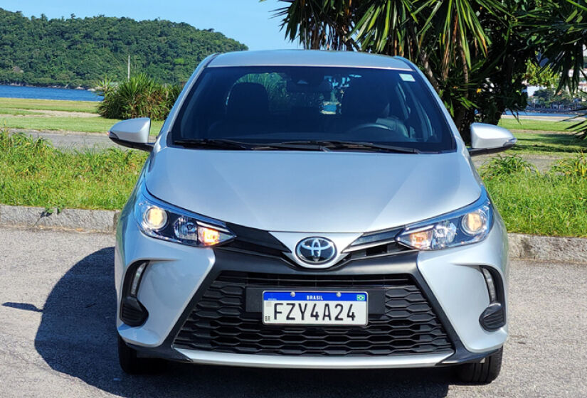 Com o fim da oferta do Etios para o mercado brasileiro, o Yaris assumiu o posto de "carro de entrada" da marca japonesa - 
 Fotos: Luiza Kreitlon/AutoMotrix 