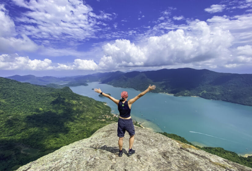 Pico do Pão de Açúcar no Saco do Mamanguá, em Paraty - Foto: @mariyastanglphoto / Divulgação / Selina Paraty